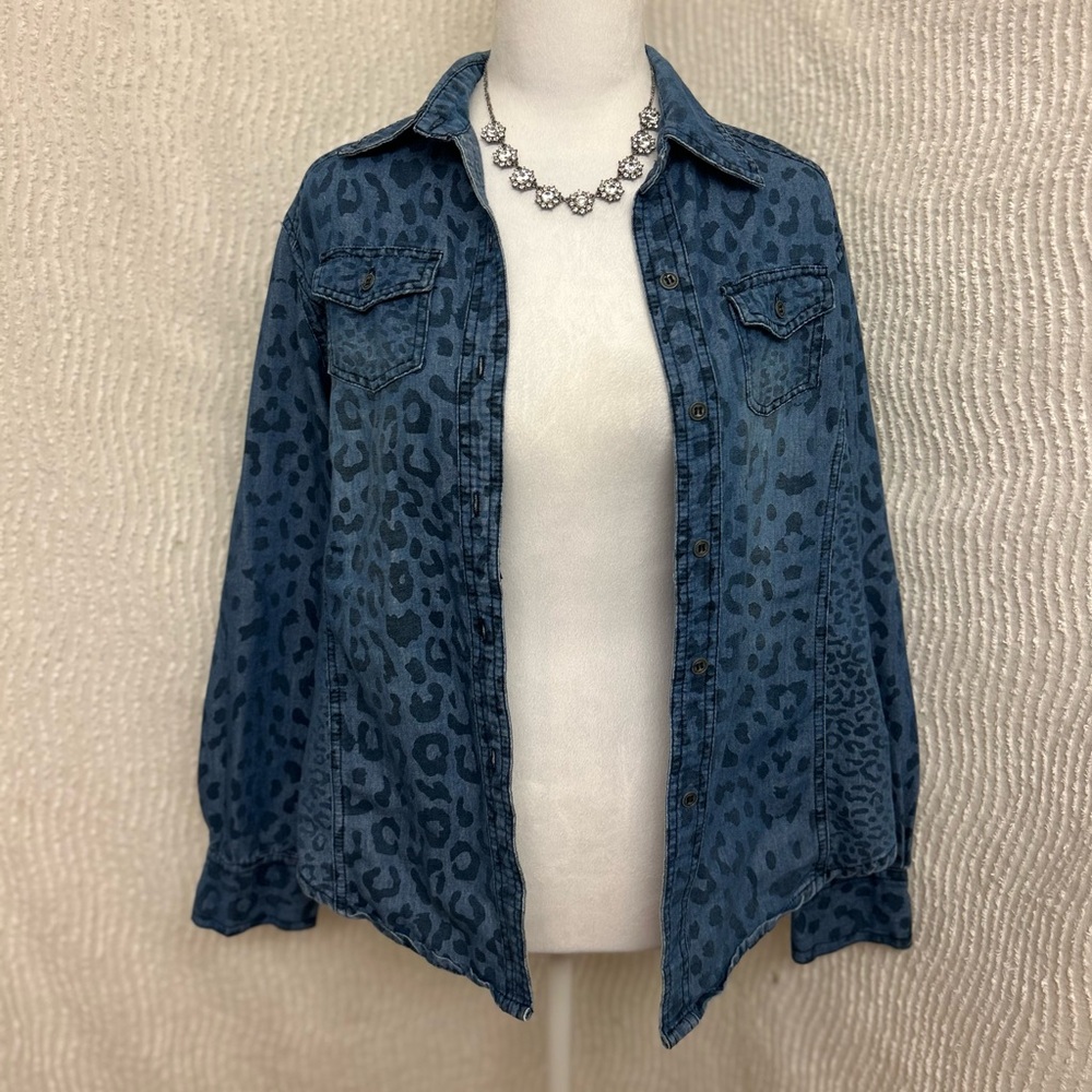 Life Style Denim Leopard Print Button Up Shirt Blue Size Small (about) Western